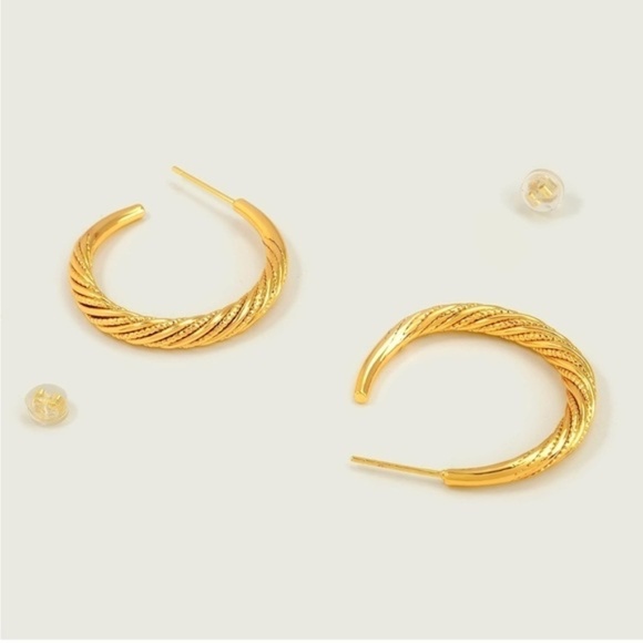 GOLD 18k Gold Plated Cuff Earrings - Picture 1 of 3